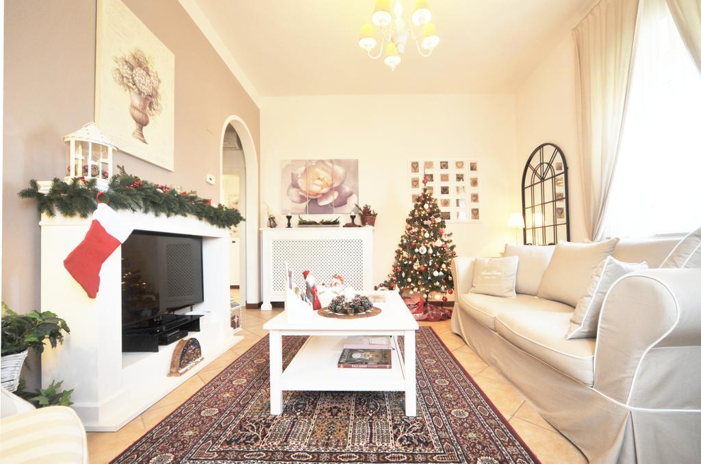Nina Guest House Longare ภายนอก รูปภาพ